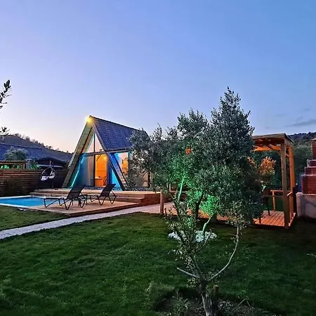 Zeytin Havuzlu Jakuzili Villa *