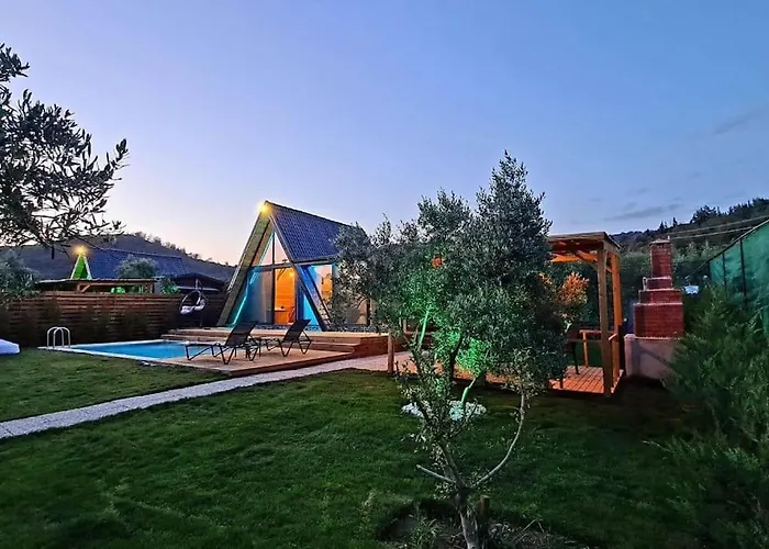 Zeytin Havuzlu Jakuzili Villa *