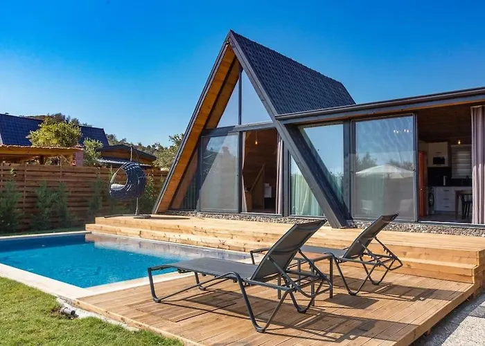 Zeytin Havuzlu Jakuzili Villa *