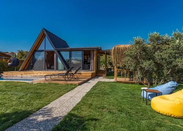 Zeytin Havuzlu Jakuzili Villa Fethiye